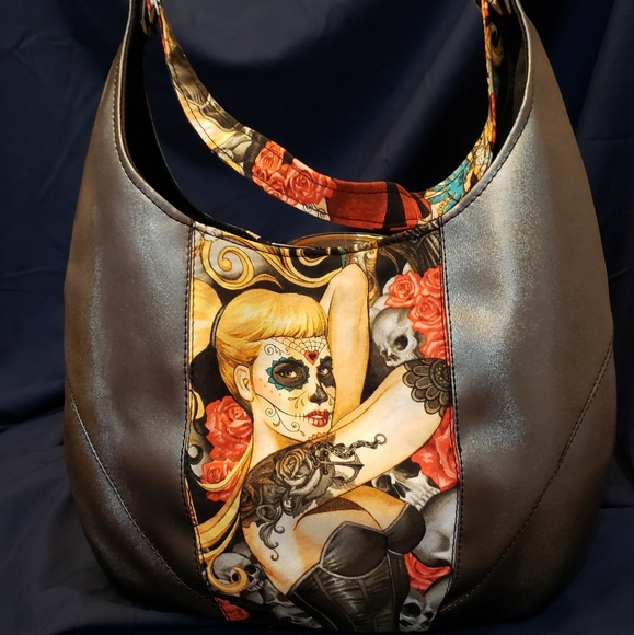 Purse - Picture 1 of 1